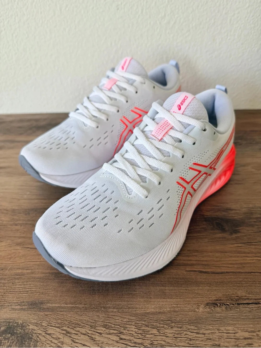 ASICS Gel-Excite 10 Women’s in White/Sunrise Red (Size: 8) EXCELLENT/WORN 2X!!